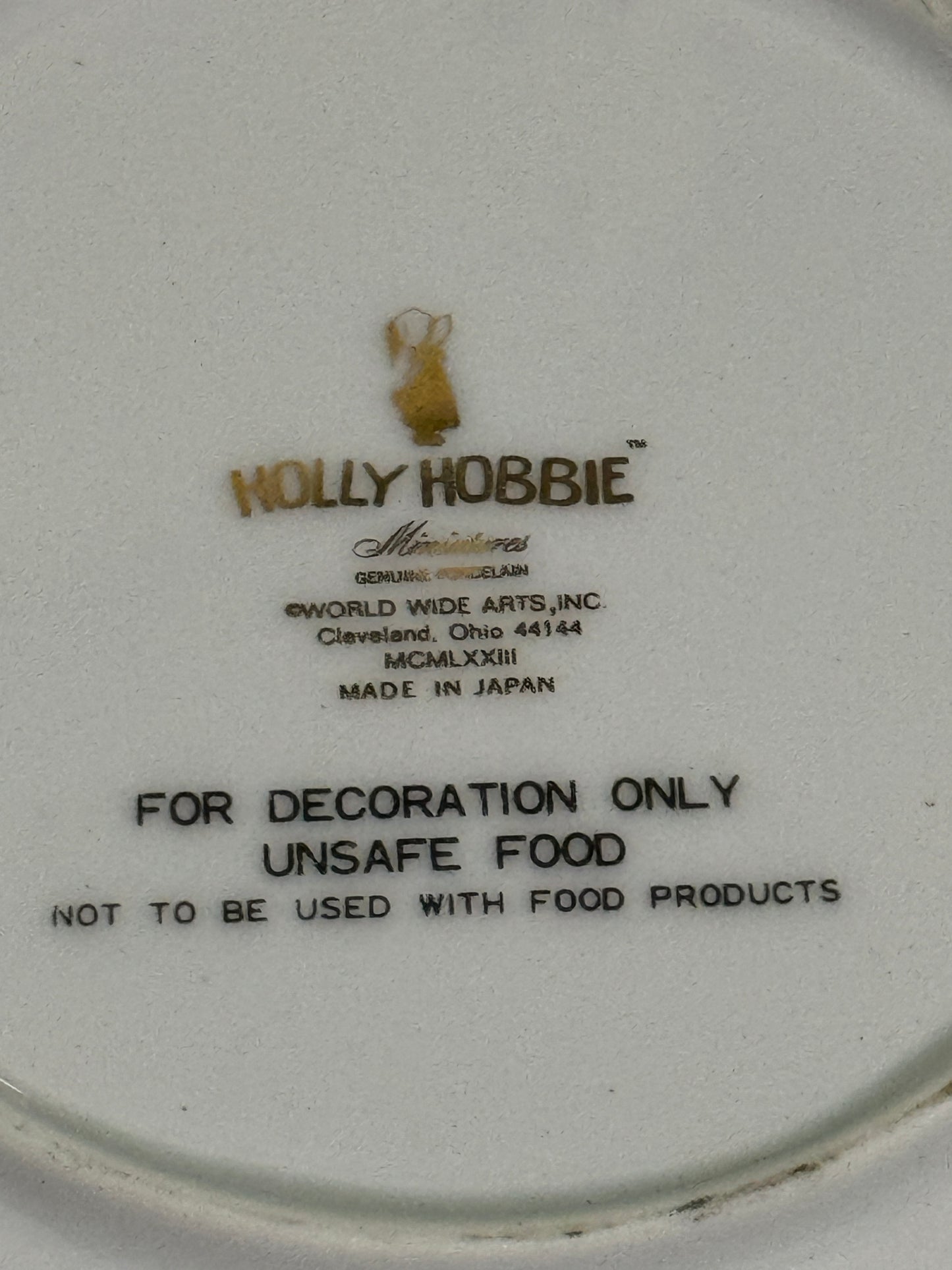 Holly Hobbie "Love is the little things" 6 inch Collector Plate - 1973 - Vintage