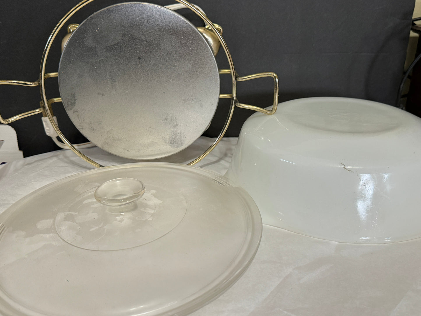 Covered Serving Dish with Electric Heater Base from Anchor Hocking 1 1/2 Quart