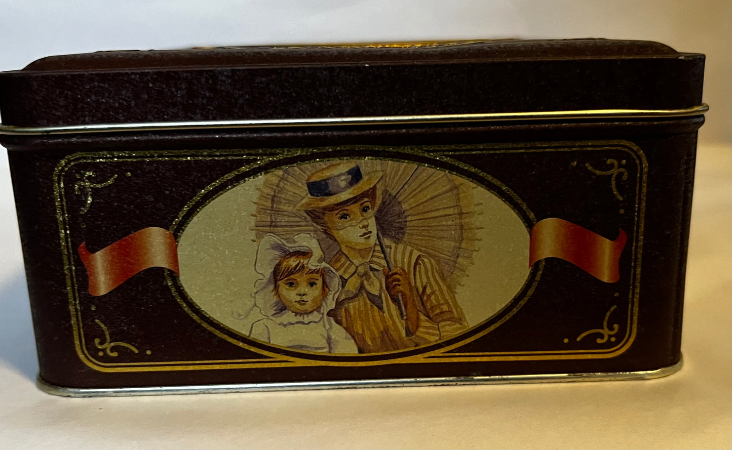 Hershey’s Pure Milk Chocolate Tin 6”x6”x3” Vintage 1995