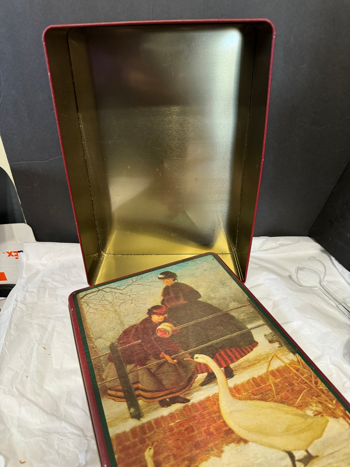 House of Lloyd Victorian Tin 1992 - VINTAGE