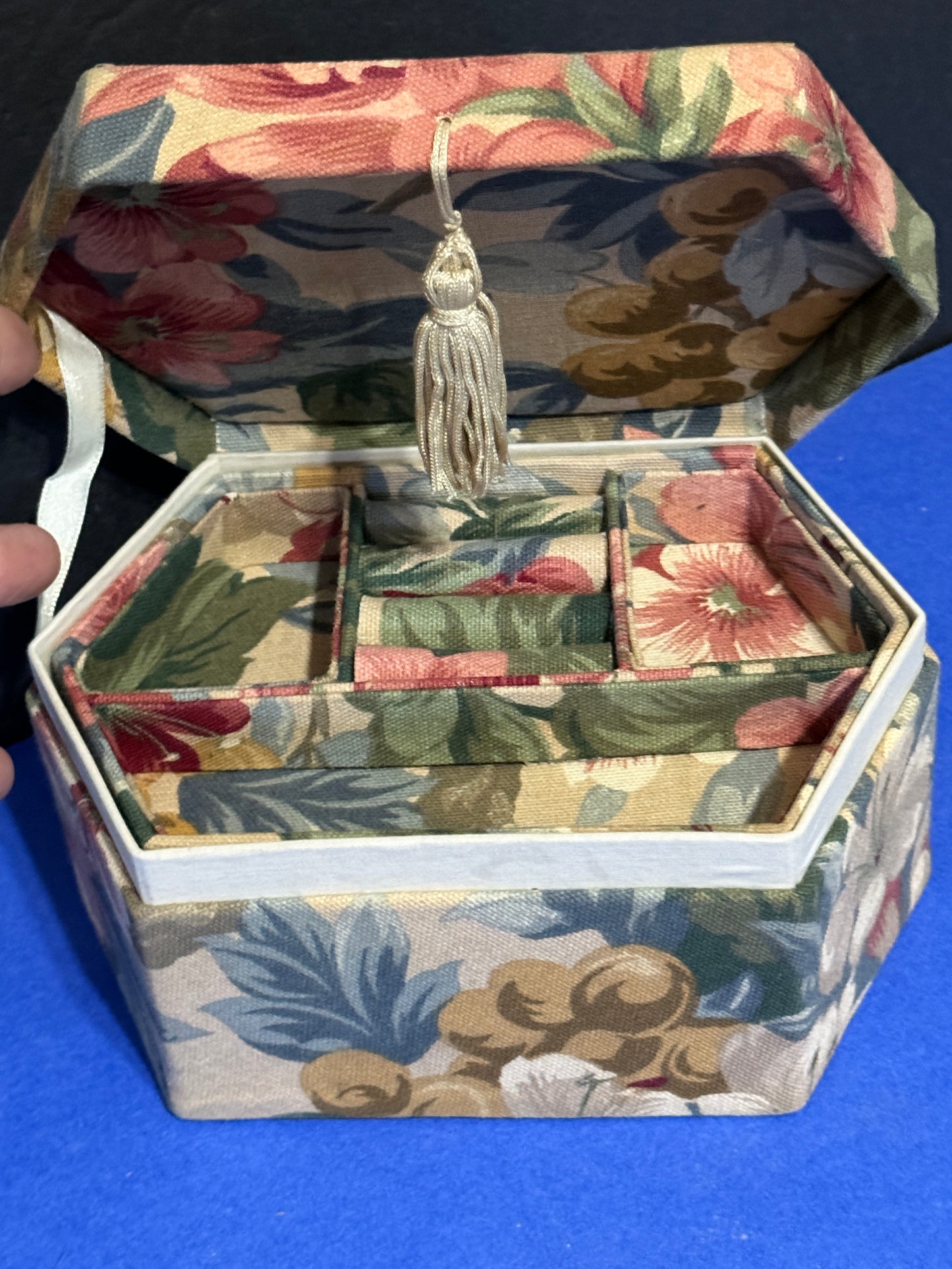 Jewelry Box Fabric Covered Hard Body Removable Tray Tan Red Rose Linen Like
