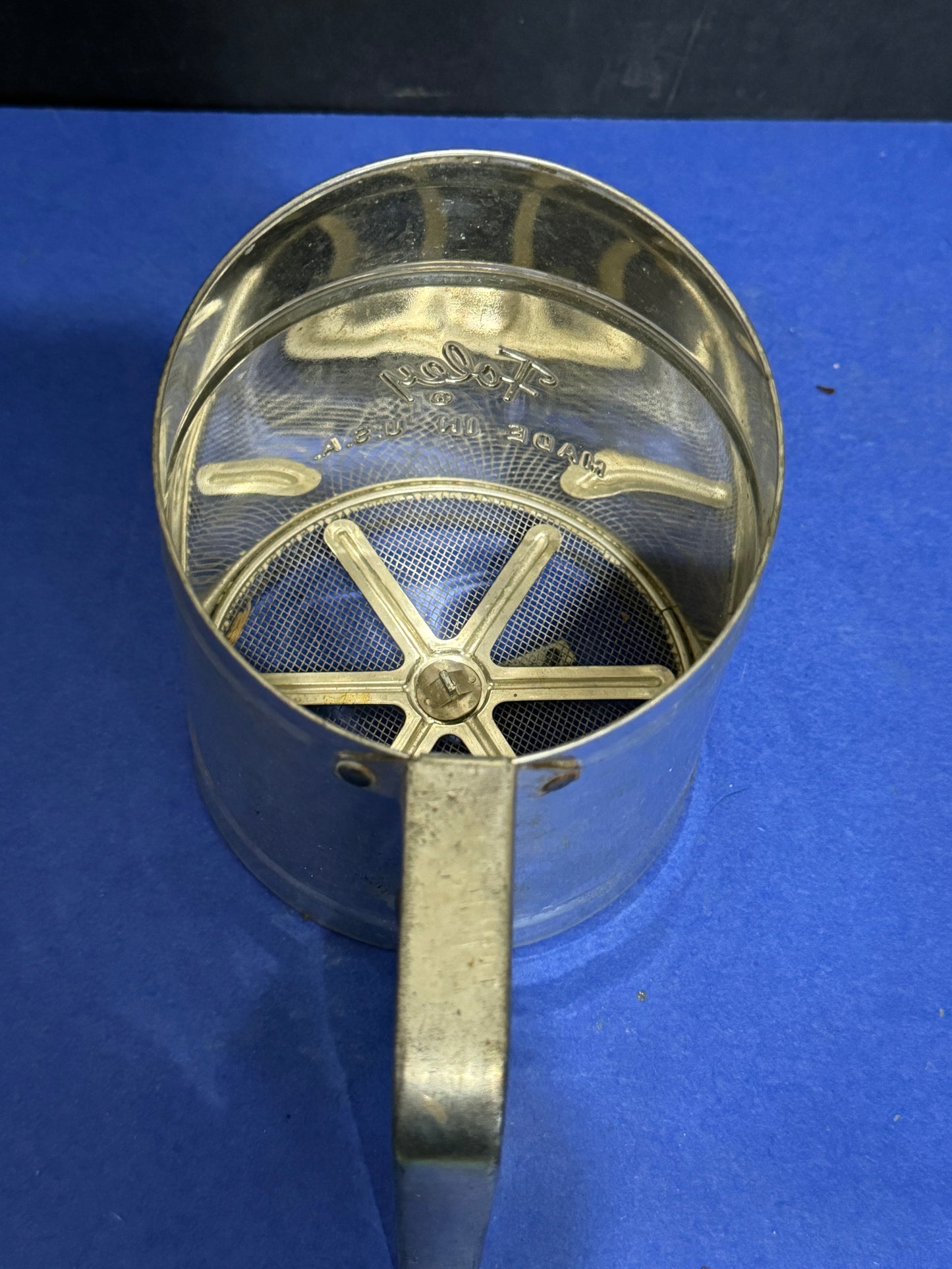Foley Metal Flour Sifter ~ Spring Handle ~ Made in USA - Vintage