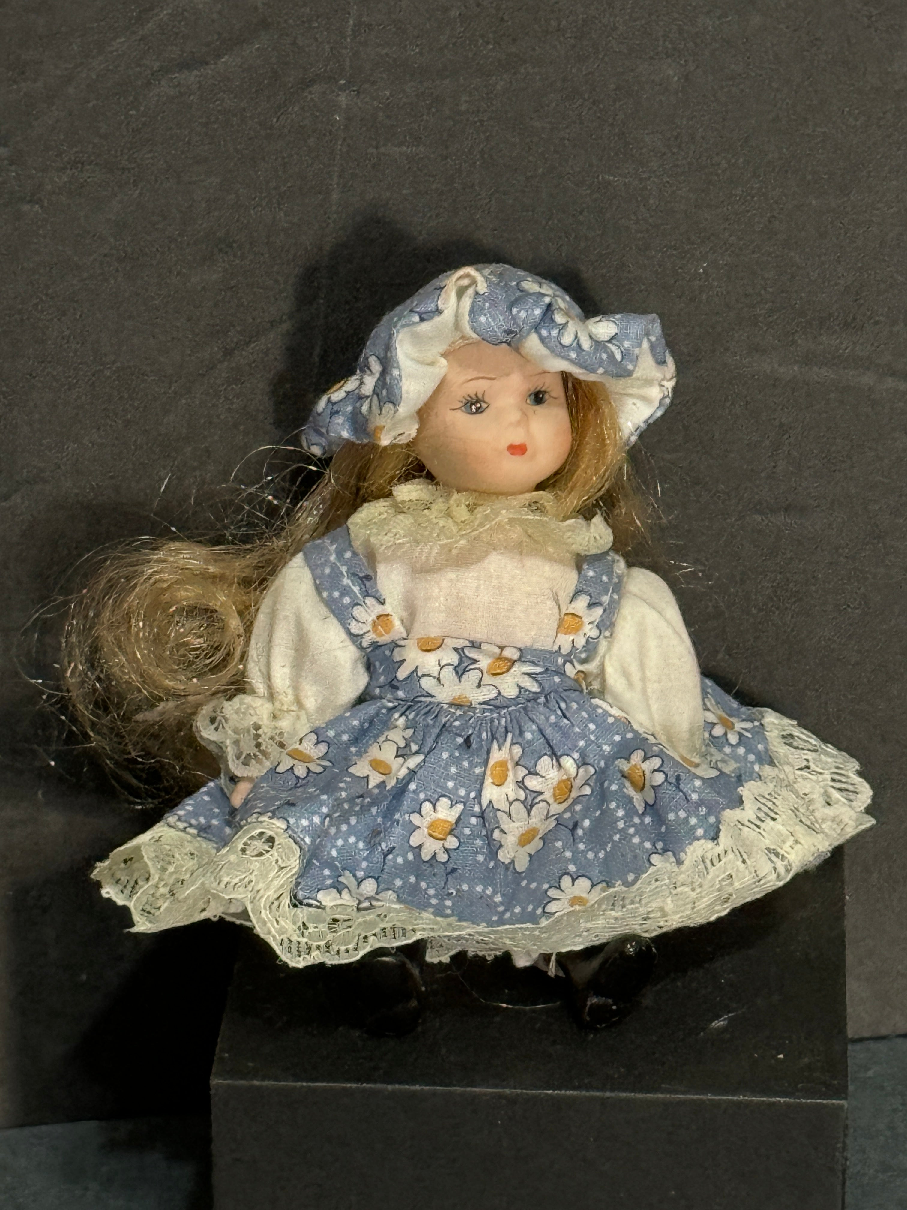 Small Porcelain Blonde Doll in Blue Dress White Yellow daisy Small Porcelain Blonde Doll in Blue Dress White Yellow daisy