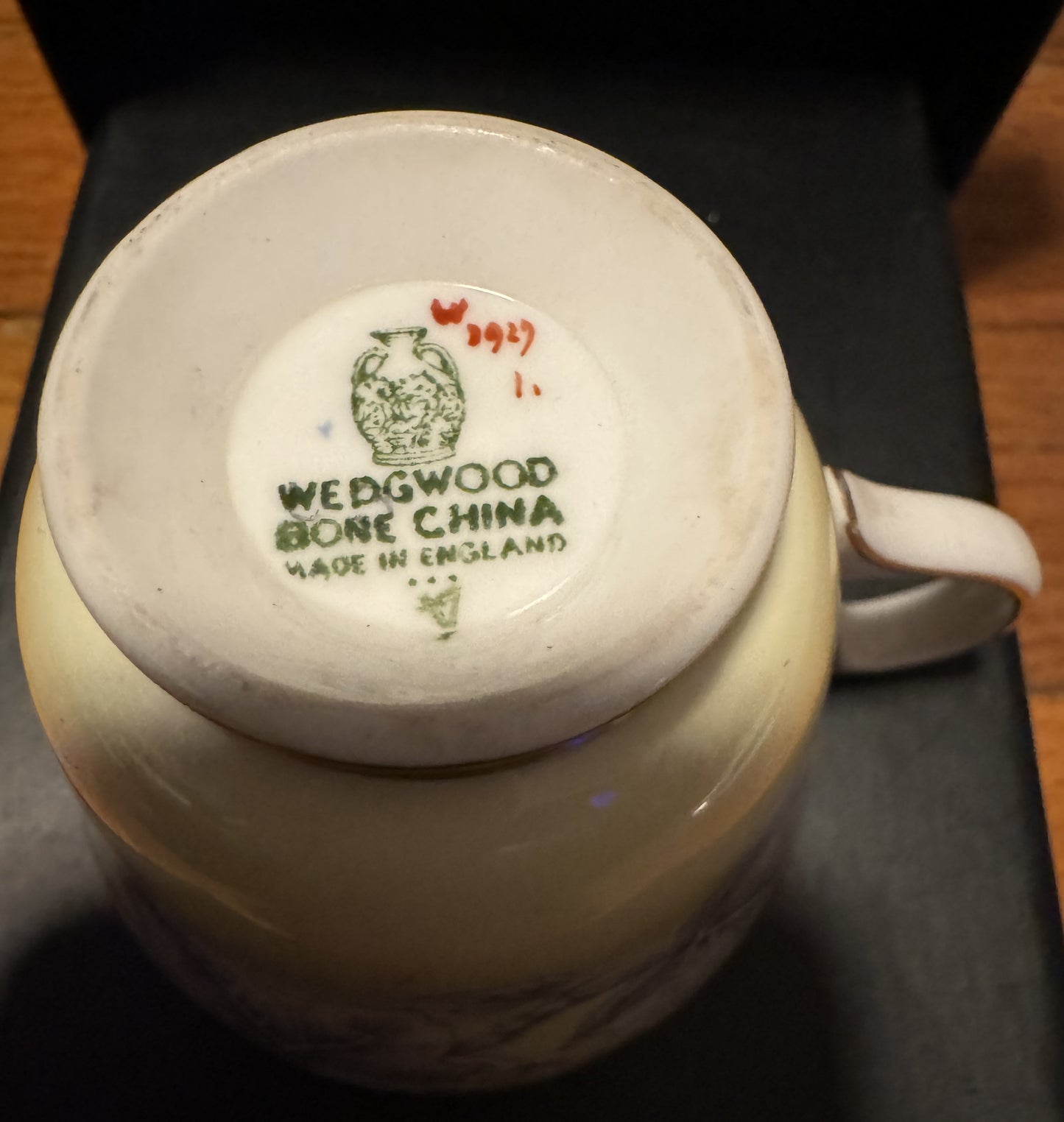 Tea Cup Hand Painted Ivy with Gold Accents Wedgewood Fine China VINTAGE