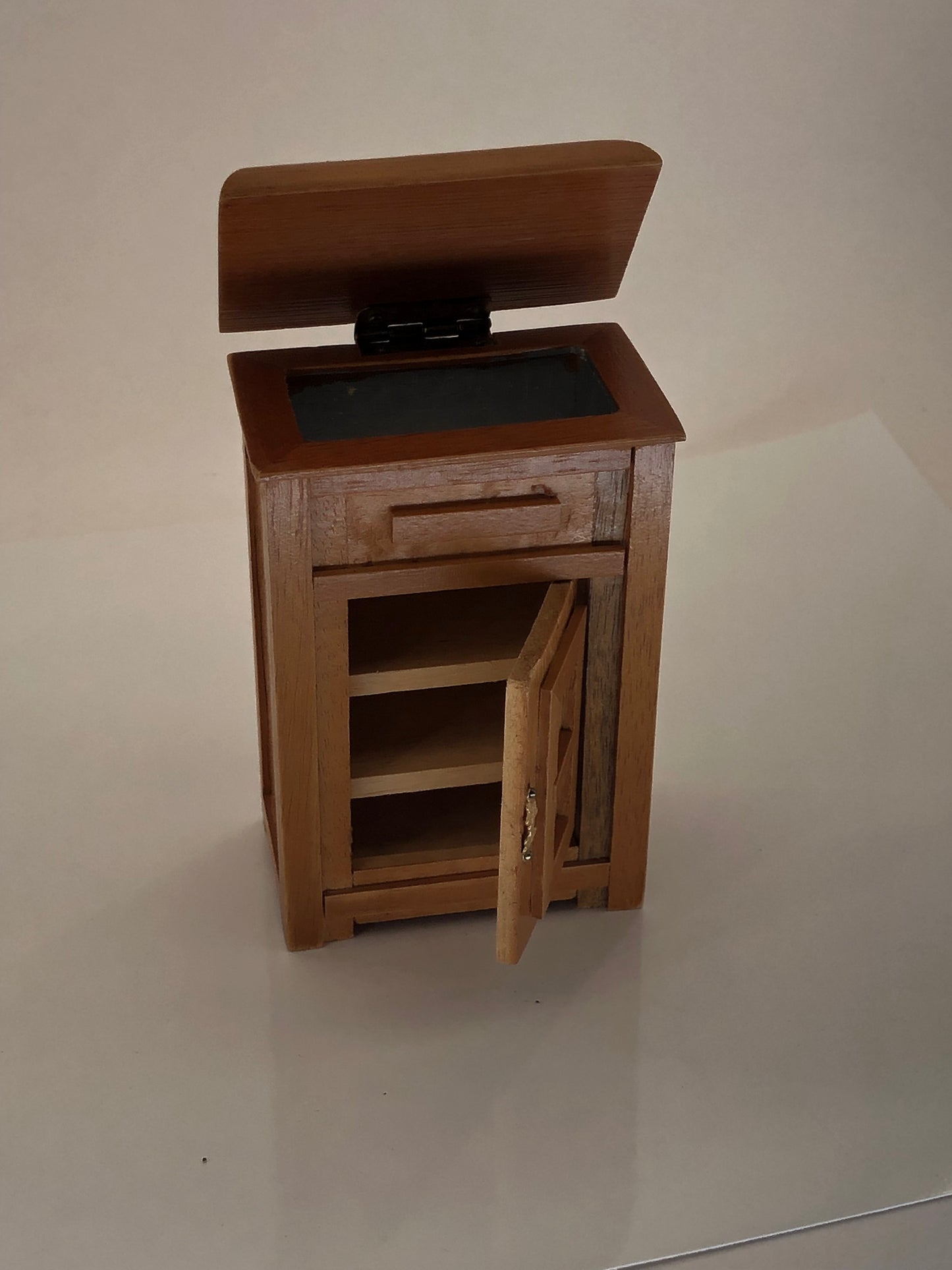 Dollhouse Miniature - Kitchen Antique Icebox/Refrigerator Vintage