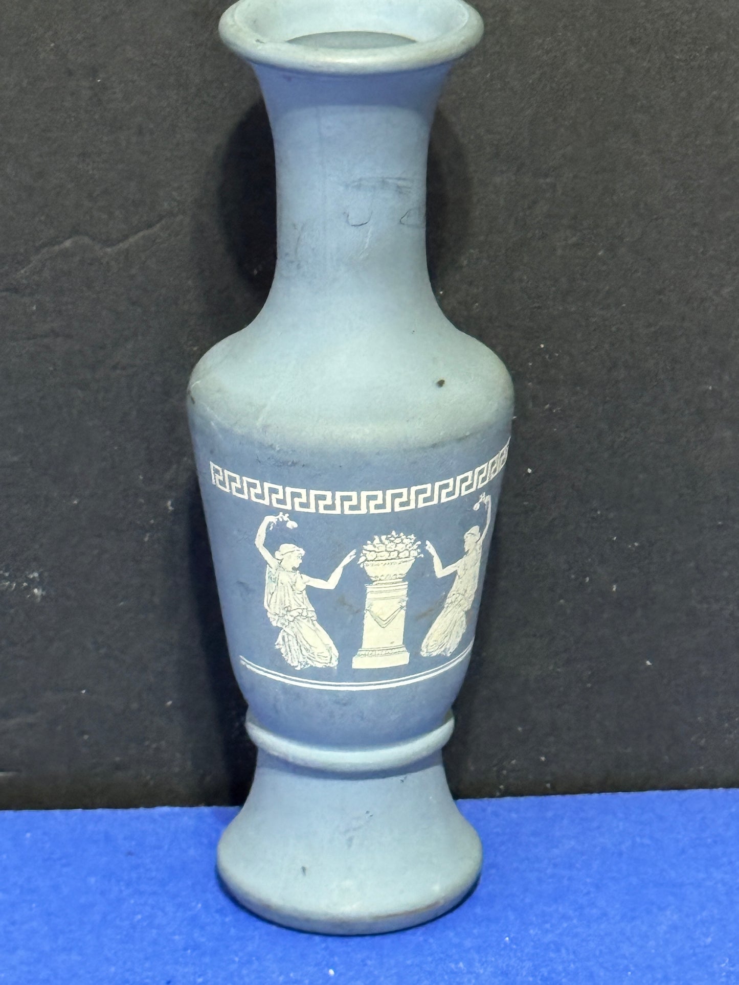 Avon Wedgewood Grecian Figures Blue Ceramic Bud Vase 70s VINTAGE