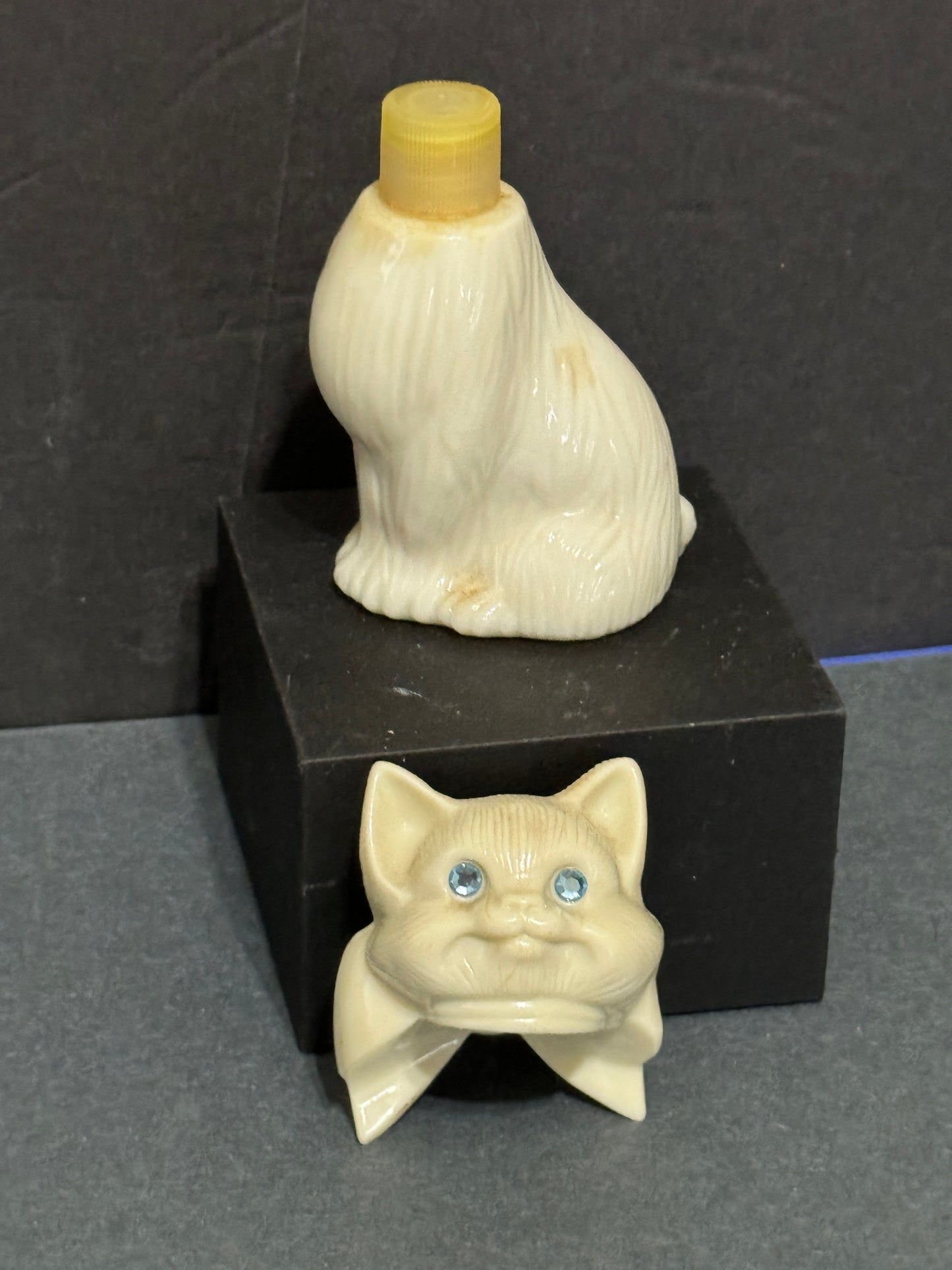 Avon Glass White Cat Bottle With Bow "Sweet Honesty" Blue Glass Eyes - VINTAGE