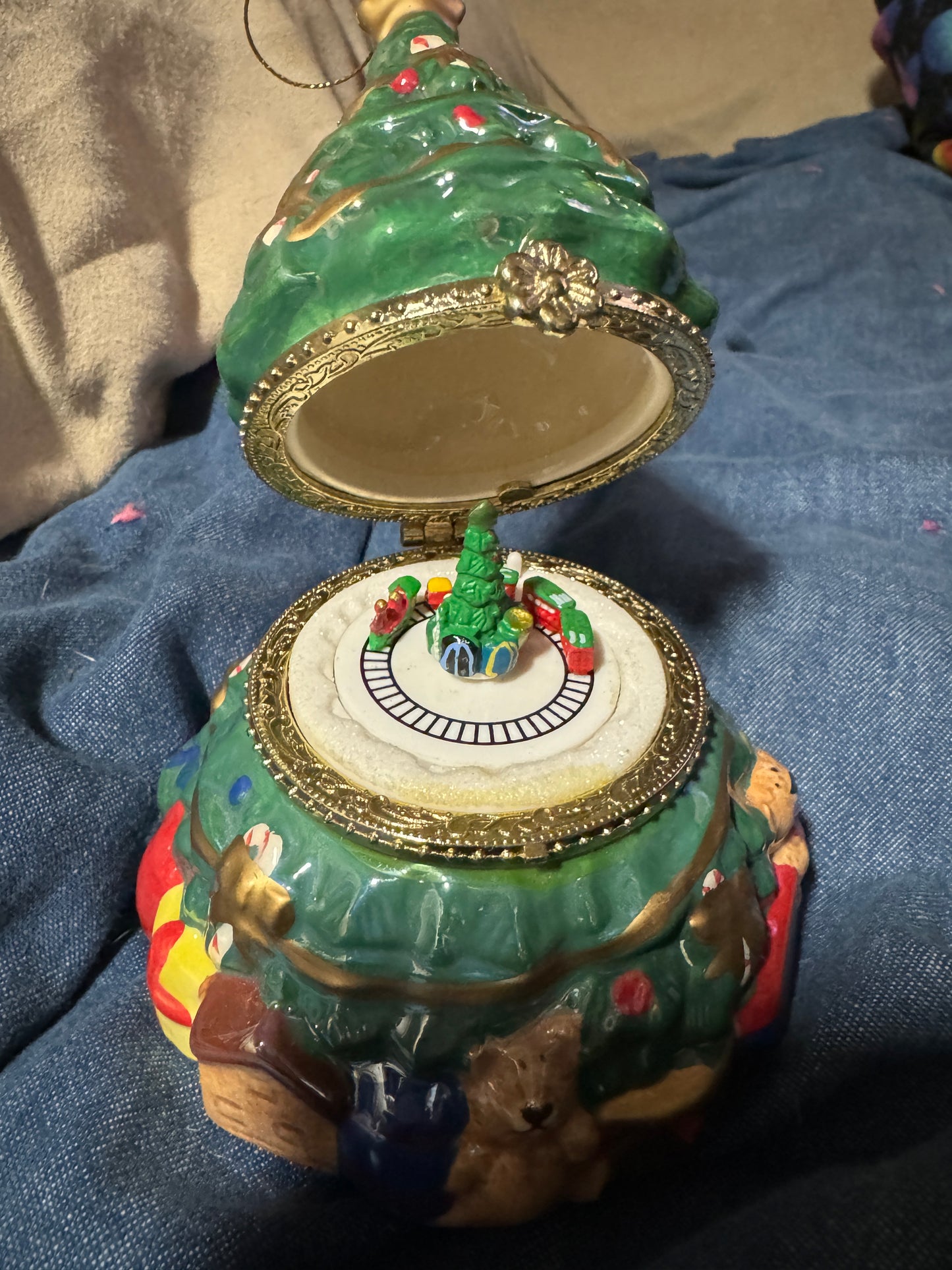 Mr. Christmas Music Box Tree Ornament 2014 Plays Oh Christmas Tree